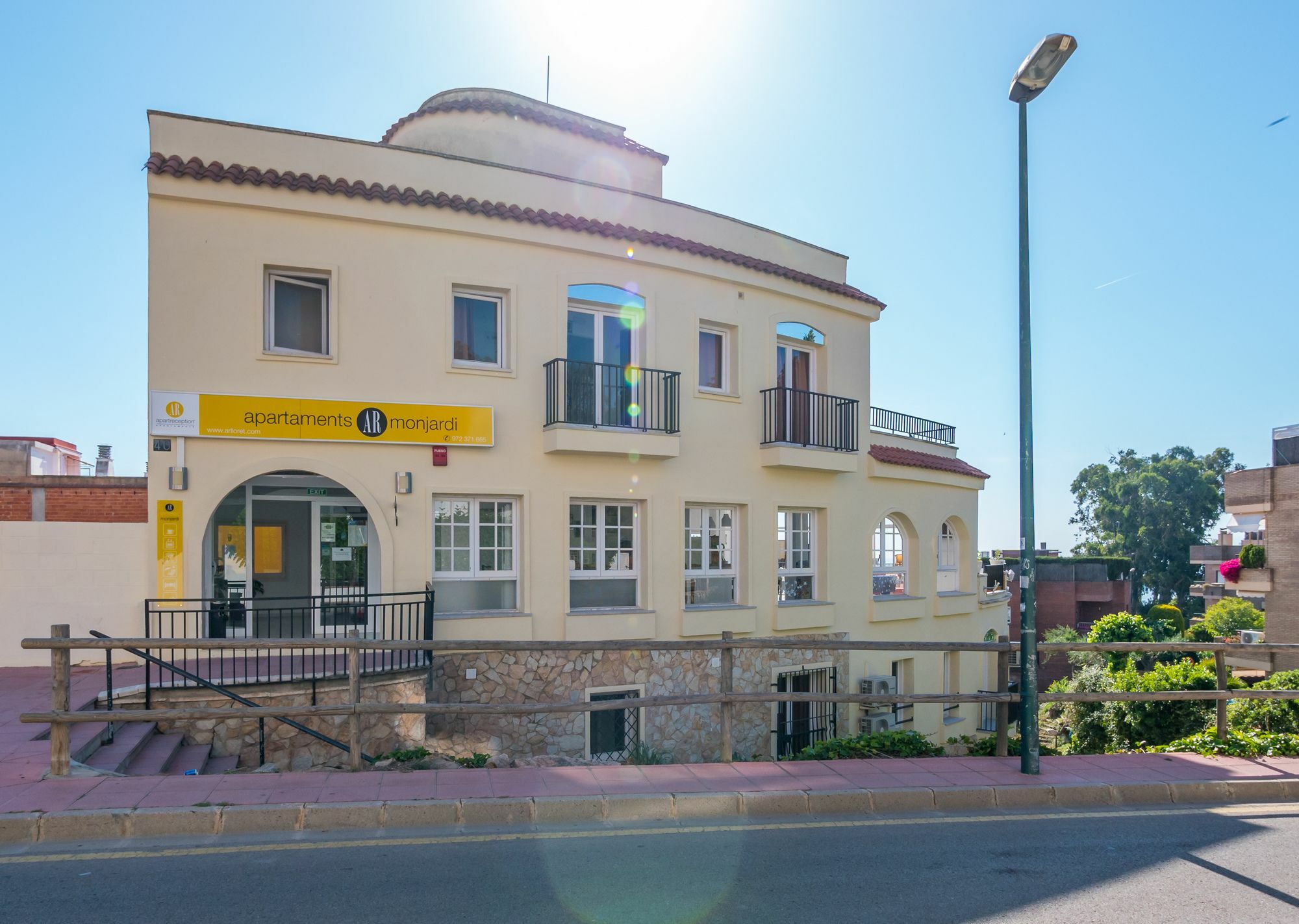 Apartaments Ar Enjoy Monjardi Льорет-де-Мар Экстерьер фото